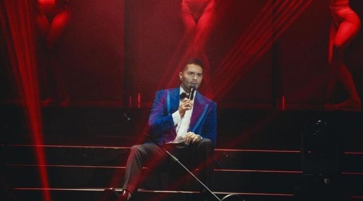 Χρήστος Μάστορας: Η στιγμή που δέχεται "επίθεση" on stage σε συναυλία του στην Κύπρο [βίντεο]