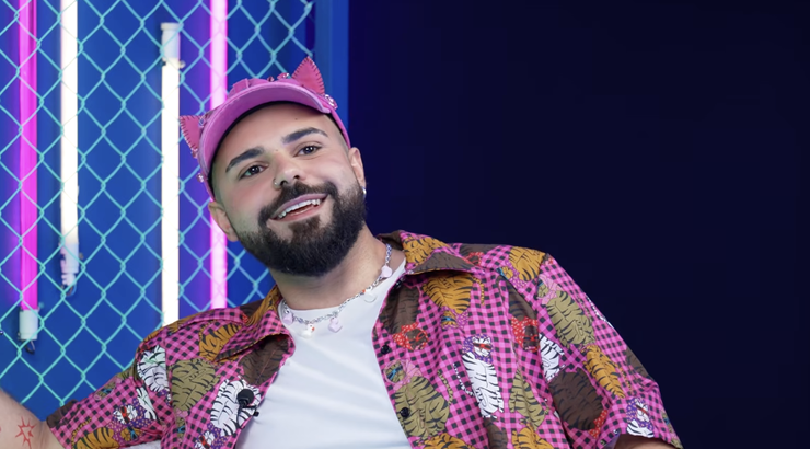 Akylas: «Βίωσα την απαξίωση και το bullying λόγω του ότι ήμουν ένα gay αγόρι» [βίντεο]