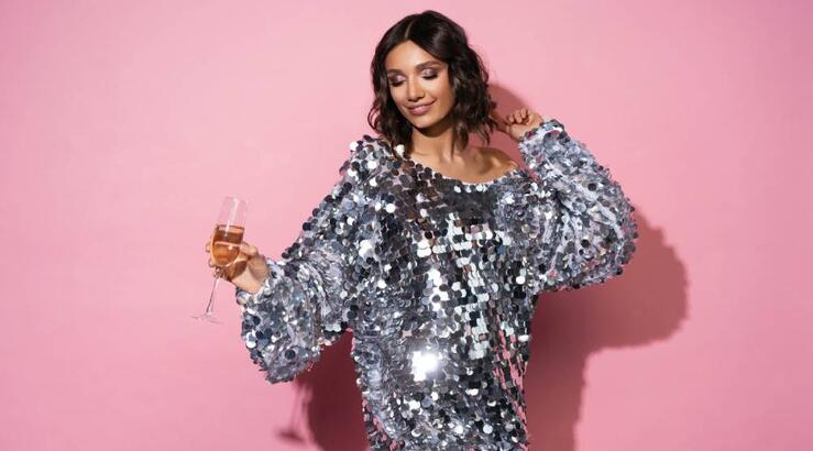 Ο hair expert σου δίνει inspo για εορταστικά hair looks [βίντεο]