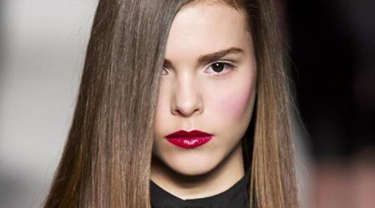 5 απλά βήματα για ίσια μαλλιά