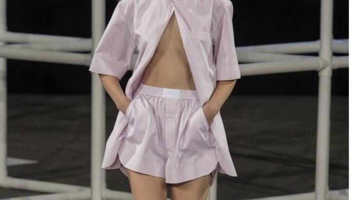 Το ρούχο που «αδυνατίζει» τα πόδια σου