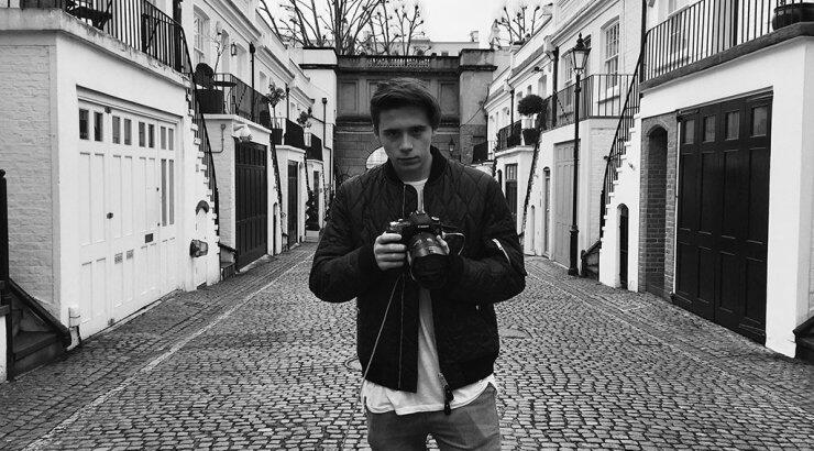 Ο Brooklyn Beckham φωτογραφίζει για τον Burberry