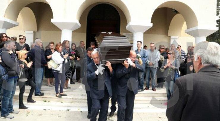 Το τελευταίο αντίο στον Γιάννη Αγγελάκη 