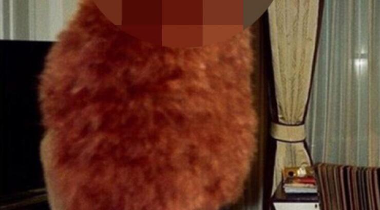 Mε το στρινγκάκι και το… γουνάκι 23χρονη καλλονή