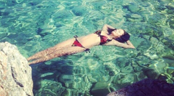 Δωροθέα Μερκούρη: Ξέγνοιαστες στιγμές στη Μάνη