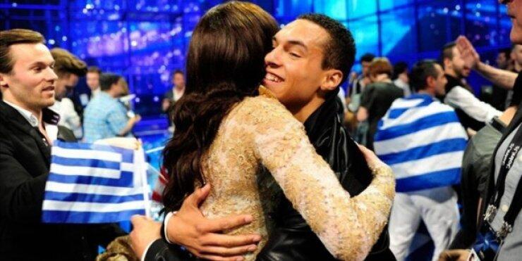 Στην αγκαλιά του… Riskykidd η γυναίκα με το μούσι μετά τον ημιτελικό