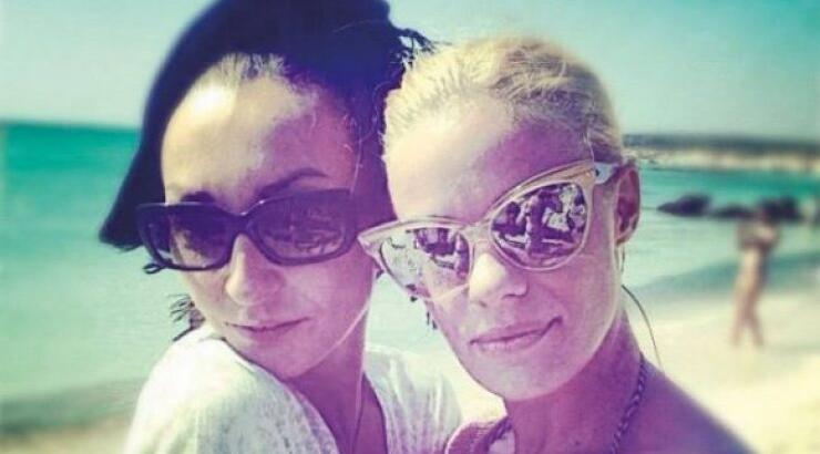 Ρούλα Ρέβη: «Κολλητή μου, δοκιμασμένη με χιλιάδες τρόπους, είναι μόνο η Ζέτα Μακρυπούλια»