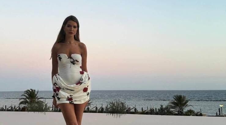 Ελίνα Θεοδότου: Με hot pants του οίκου Valentino στους δρόμους του Λονδίνου