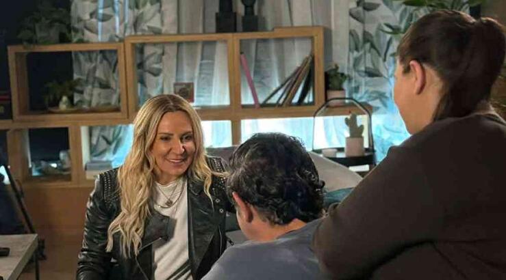 Γιώτα Δαμιανού: Εξασφαλίσαμε απόσπασμα και backstage υλικό από την εμφάνισή της στην «Οικογένεια Πουλλάκη» 