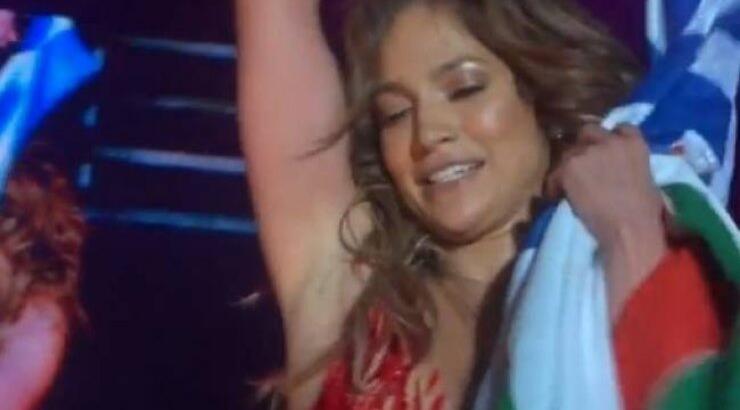  Η Jennifer Lopez "τυλίχθηκε" με την ελληνική σημαία