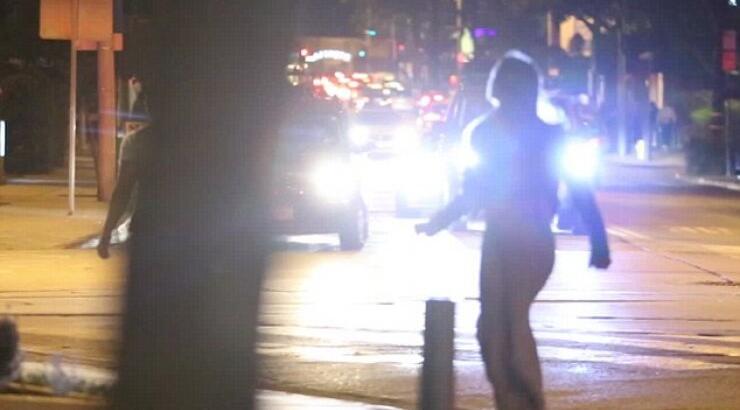 "Τελειώσαμε!":Γνωστό ζευγάρι χώρισε λίγο πριν το γάμο μετά από καβγά στη μέση του δρόμου [βίντεο - εικόνες]