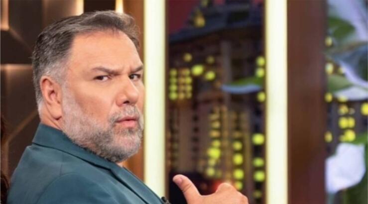 Ελληνίδα τραγουδίστρια αποκάλυψε την εγκυμοσύνη της βρισκόμενη στην εκπομπή του Γρηγόρη Αρναούτογλου [εικόνες]