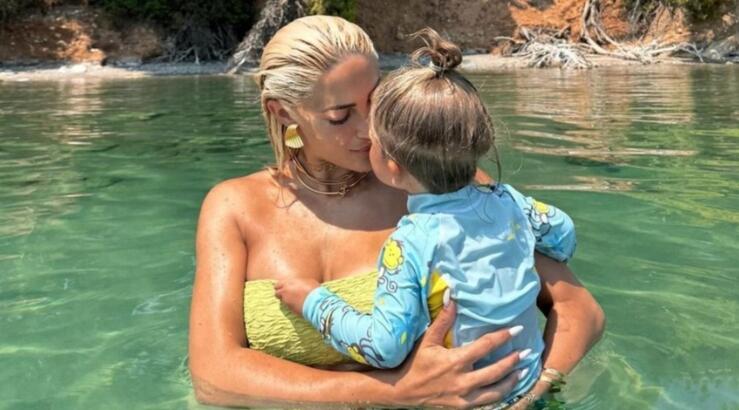 Στο στόχαστρο η Ιωάννα Τούνη με ανάρτηση μαζί με τον γιο της - "Είναι εγκληματικό" [εικόνες]