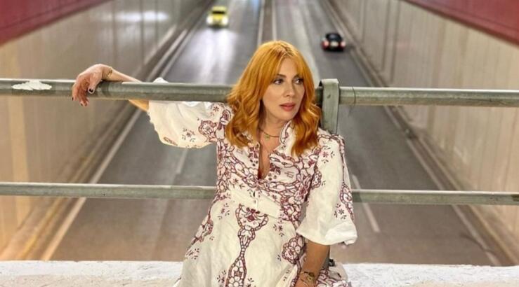 Σμαράγδα Καρύδη: Πρώτη δημόσια εμφάνιση μετά τον θάνατο του πατέρα της [εικόνες]