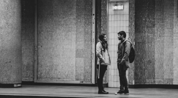 5 ατάκες που δεν πρέπει να πεις σε κάποιον που μόλις γνώρισες