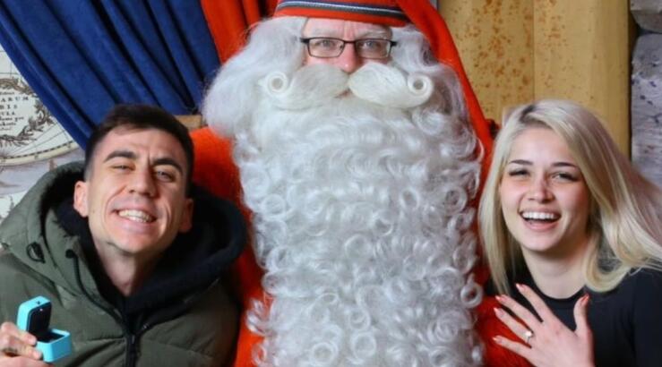 Φειδίας Παναγιώτου: Το βίντεο από τη στιγμή που κάνει πρόταση γάμου στη σύντροφό του - "Είσαι βλάκας, τι εν τούτο;"