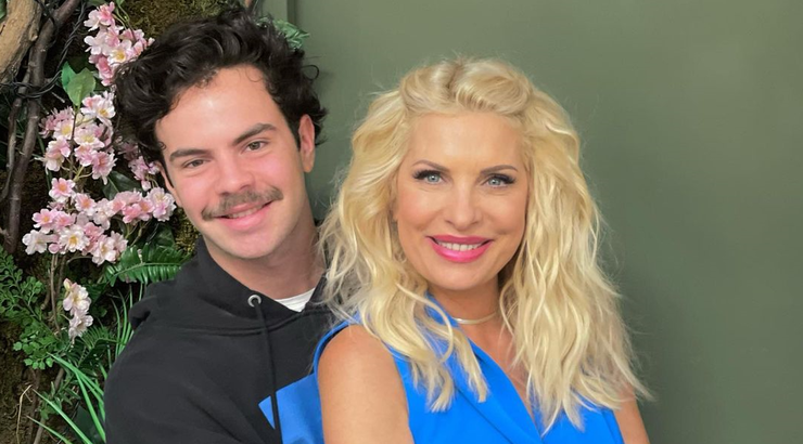 Ελένη Μενεγάκη – Γιάννης Λάτσιος: Ο 22χρονος γιος τους Άγγελος κατατάχθηκε στο ναυτικό [βίντεο]