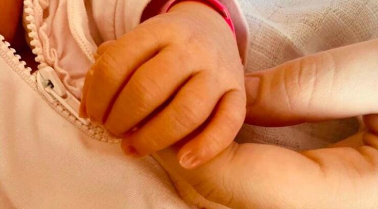 Δάκρυα συγκίνησης για ζευγάρι της ελληνικής showbiz: Έγιναν γονείς και αυτή είναι η πρώτη εικόνα της κόρης τους