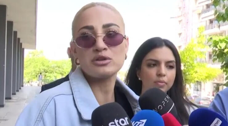 «Λύγισε» έξω από το δικαστήριο  η Ιωάννα Τούνη: «Οι άνθρωποι αυτοί είναι έξω και γελάνε» [βίντεο]