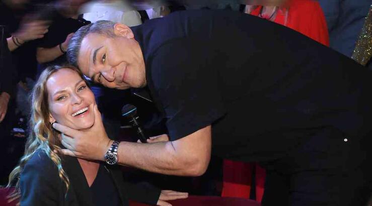 Αντώνης Ρέμος: Το τρυφερό φιλί στο στόμα στην Υβόννη Μπόσνιακ [εικόνες]