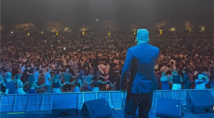 Τρισευτυχισμένος ο Έλληνας τραγουδιστής: Έγινε παππούς για πρώτη φορά [εικόνες]