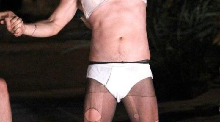 Ο σύζυγος επώνυμης Κύπριας με σουτιέν και καλσόν!