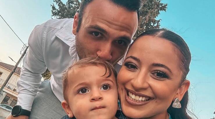 Λευτέρης Λειβαδιώτης: Η γλυκιά «εισβολή» του γιου του στο πιάνο [βίντεο]