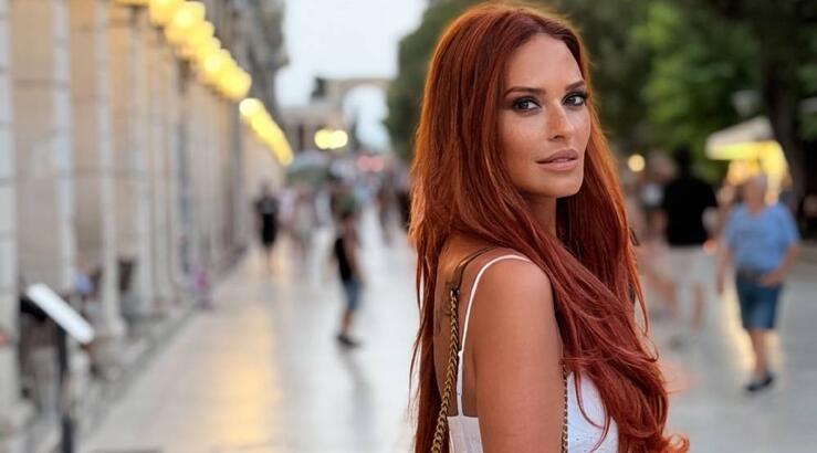 Σίσσυ Χρηστίδου: Το τρυφερό στιγμιότυπο αγκαλιά με τον 13χρονο γιο της στην πισίνα [εικόνα]