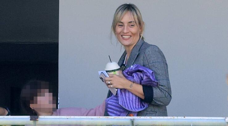 Ελεονώρα Μελέτη: Η έκπληξη της 7χρονης κόρης της που την περίμενε επιστρέφοντας στην Αθήνα [βίντεο]