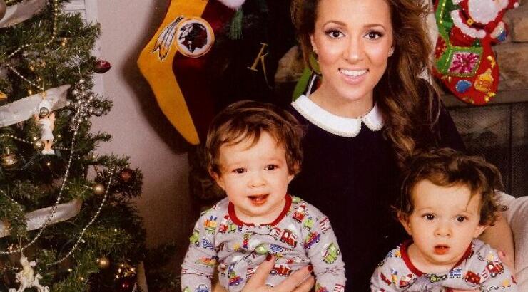 Λόγω θανάτου αναβάλλει την βάφτιση των διδύμων η Καλομοίρα