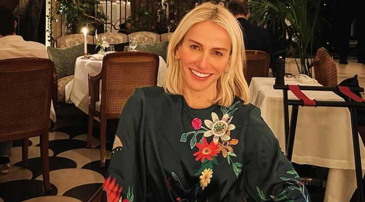 Έμιλυ Γιολίτη: Το birthday look της και οι so hot γόβες Louis Vuitton