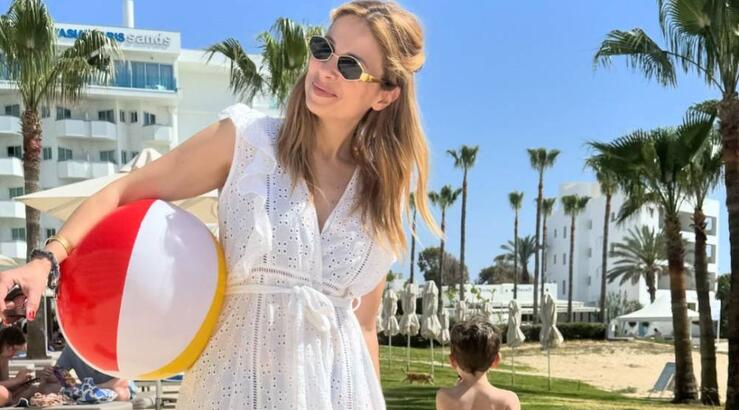 Χριστιάνα Αριστοτέλους: Παιχνίδια με τον γιο της Ανδρέα στην πισίνα [εικόνα]