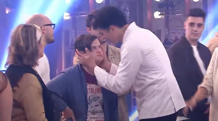 MasterChef: Η τρυφερή αγκαλιά του Νέστορα στον αδερφό του – «Μακάρι να μπορούσα να του έχω προσφέρει περισσότερα»