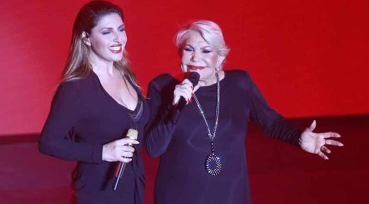 Έλενα Παπαρίζου: Έβαλε τα κλάματα στο καμαρίνι μετά την κατάρρευση επί σκηνής της Μαρινέλλας [βίντεο]