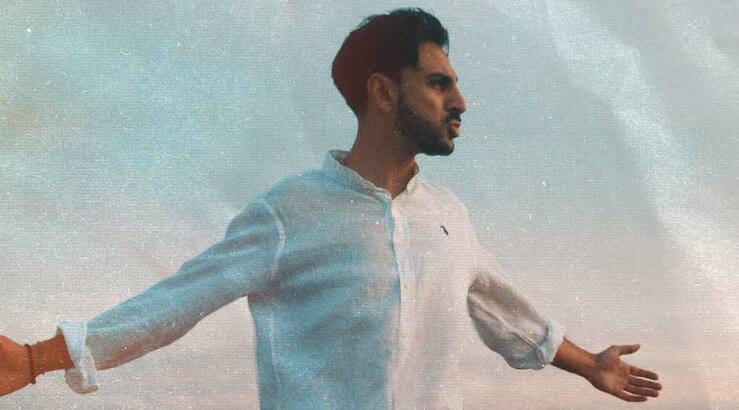 Ανδρέας Καραμαλλάκης: Μόλις κυκλοφόρησε το πρώτο του τραγούδι [βίντεο]