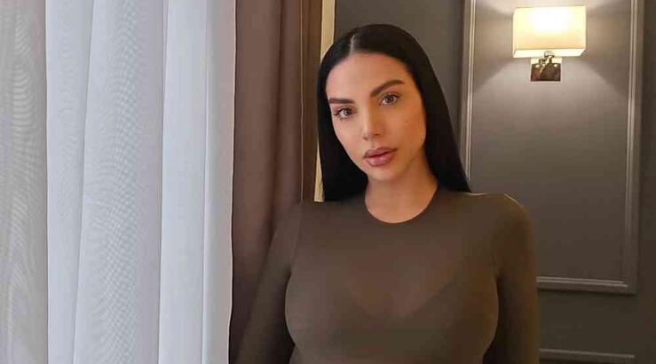 Το πουά είναι η τάση της άνοιξης και η Στέφανη Σόλωνος το γνωρίζει καλά 