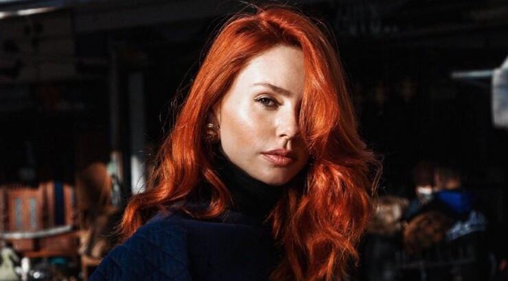 Έβελυν Καζαντζόγλου: Σου εξηγεί βήμα-βήμα πώς να κάνεις ένα πανεύκολο και γρήγορο χτένισμα