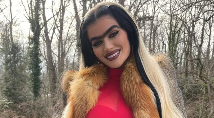 Σοφία Χατζηπαντελή: Πόζαρε με νέο αγορέ look και ενθουσίασε τους διαδικτυακούς της ακόλουθους [εικόνα]