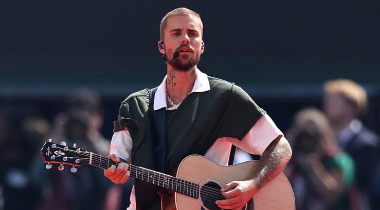 Η Κύπρια που φωτογραφήθηκε με τον Justin Bieber στην Ελλάδα