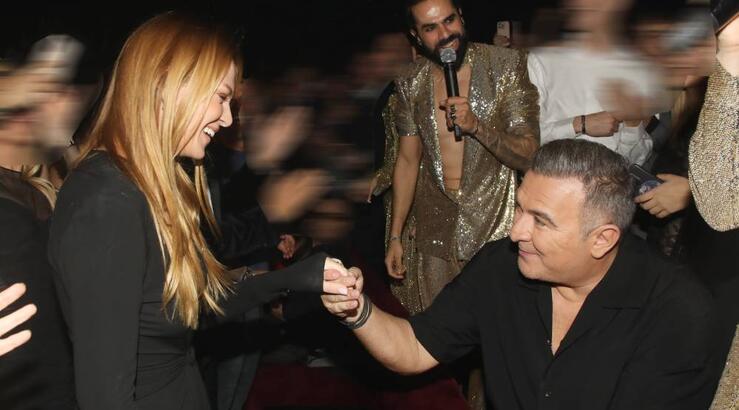 Ρέμος - Μπόσνιακ: Τα τρυφερά δημόσια φιλιά τους [εικόνες]