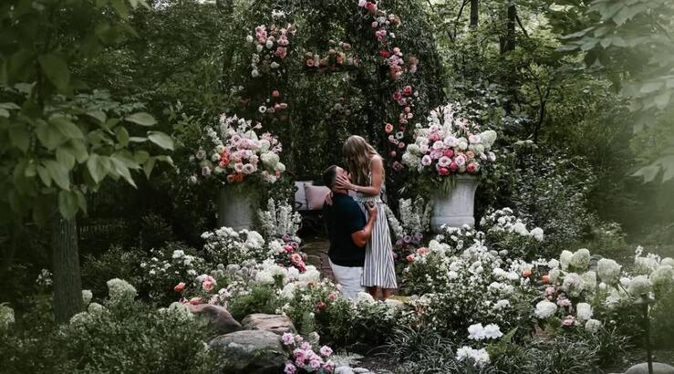 Παντρεύεται γνωστή τραγουδίστρια – Η παραμυθένια πρόταση γάμου 