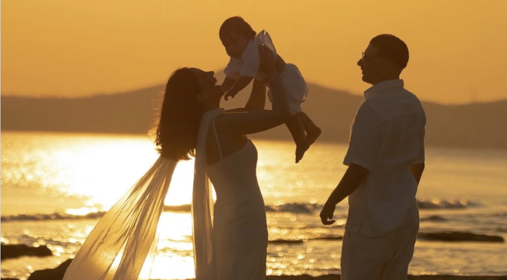 Οι παραμυθένιες εικόνες της βάφτισης του γιου ζευγαριού της ελληνικής showbiz