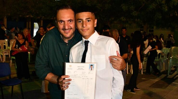 Κωνσταντίνος Κωνσταντίνου: Στιγμές συγκίνησης στην αποφοίτηση του γιου του [εικόνες]