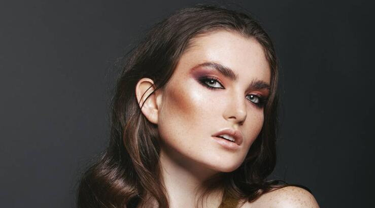 Metallic eyeshadow: Η πιο λαμπερή τάση στο μακιγιάζ ματιών