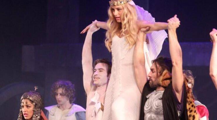  Η «σκληρή» κριτική για το θεατρικό ντεμπούτο της Δούκισσας Νομικού!