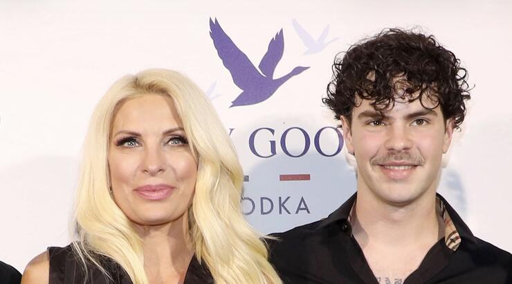 Άγγελος Λάτσιος: Η αγκαλιά στην Ελένη Μενεγάκη για τα 56α γενέθλια της [εικόνα]