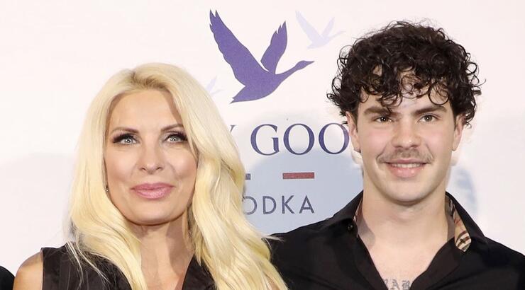 Άγγελος Λάτσιος: Η αγκαλιά στην Ελένη Μενεγάκη για τα 56α γενέθλια της [εικόνα]