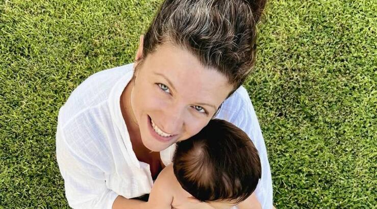 Νίκη Δραγούμη: Στις κούνιες με τον ενάμιση έτους γιο της, Άρη [βίντεο]