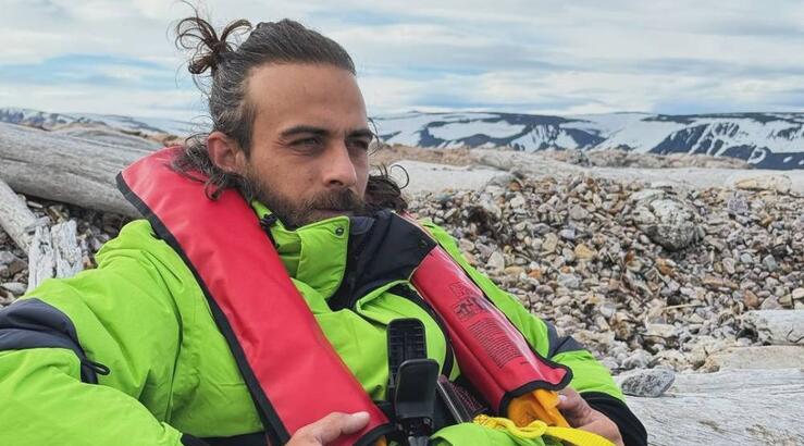 Ο Μάριος Πρίαμος χαϊδεύει καρχαρίες στις Μαλδίβες [βίντεο]