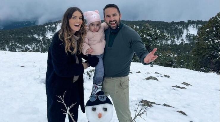 Κρίστη Αγαπίου - Πανίκος Λειβαδιώτης: Οικογενειακώς στα χιόνια λίγο πριν γίνουν γονείς για δεύτερη φορά [εικόνες]